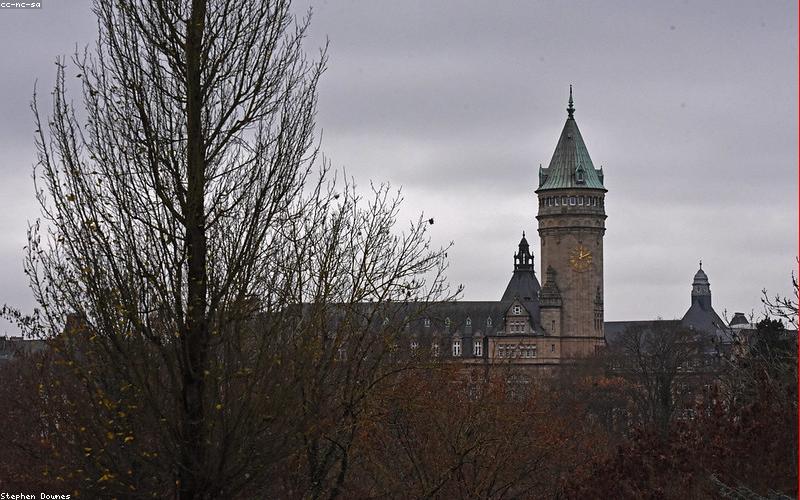 Avión en el aeropuerto de Luxembourg